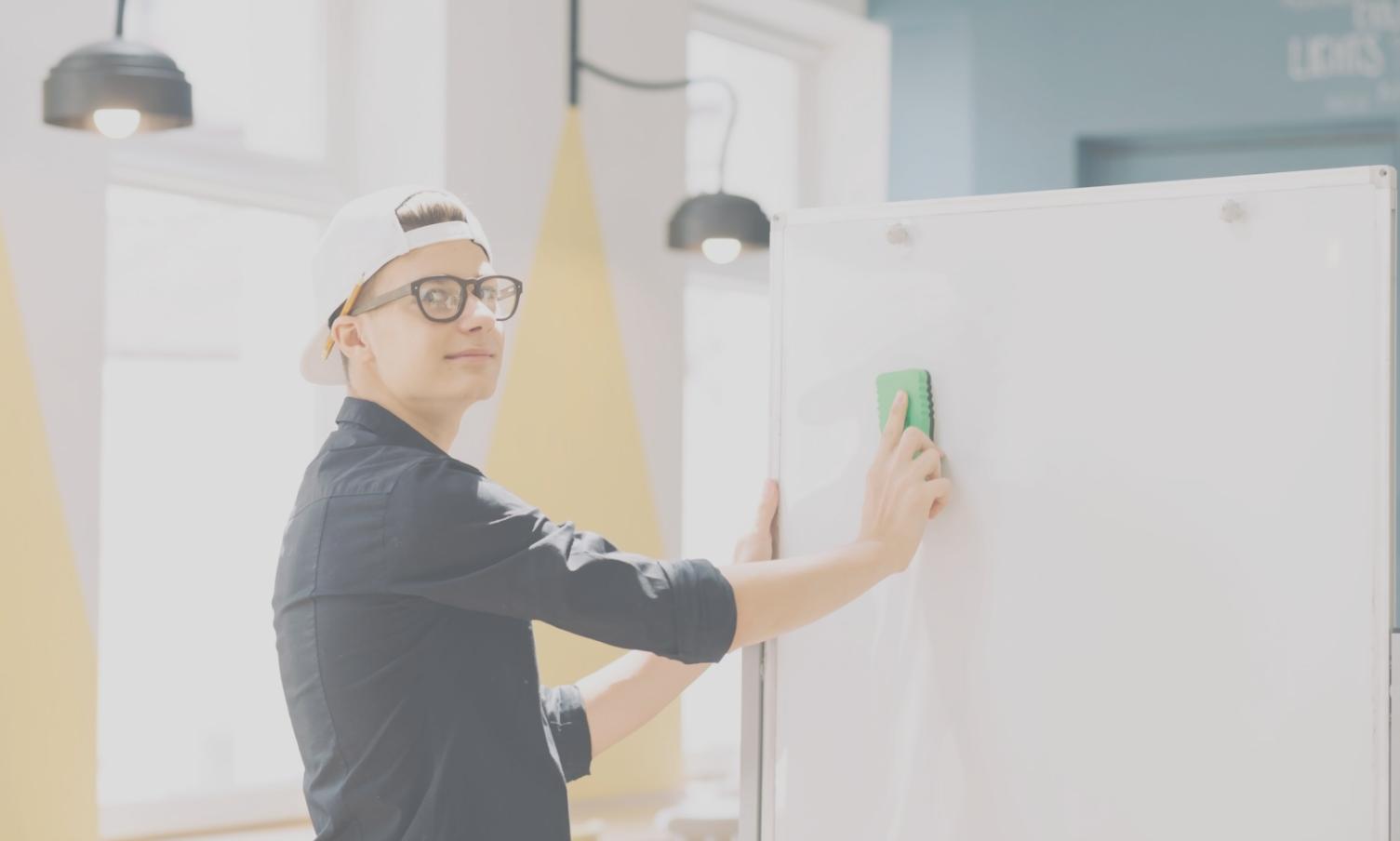 Professionelle Finanzberatung - Unser Team analysiert komplexe Unternehmensfinanzen