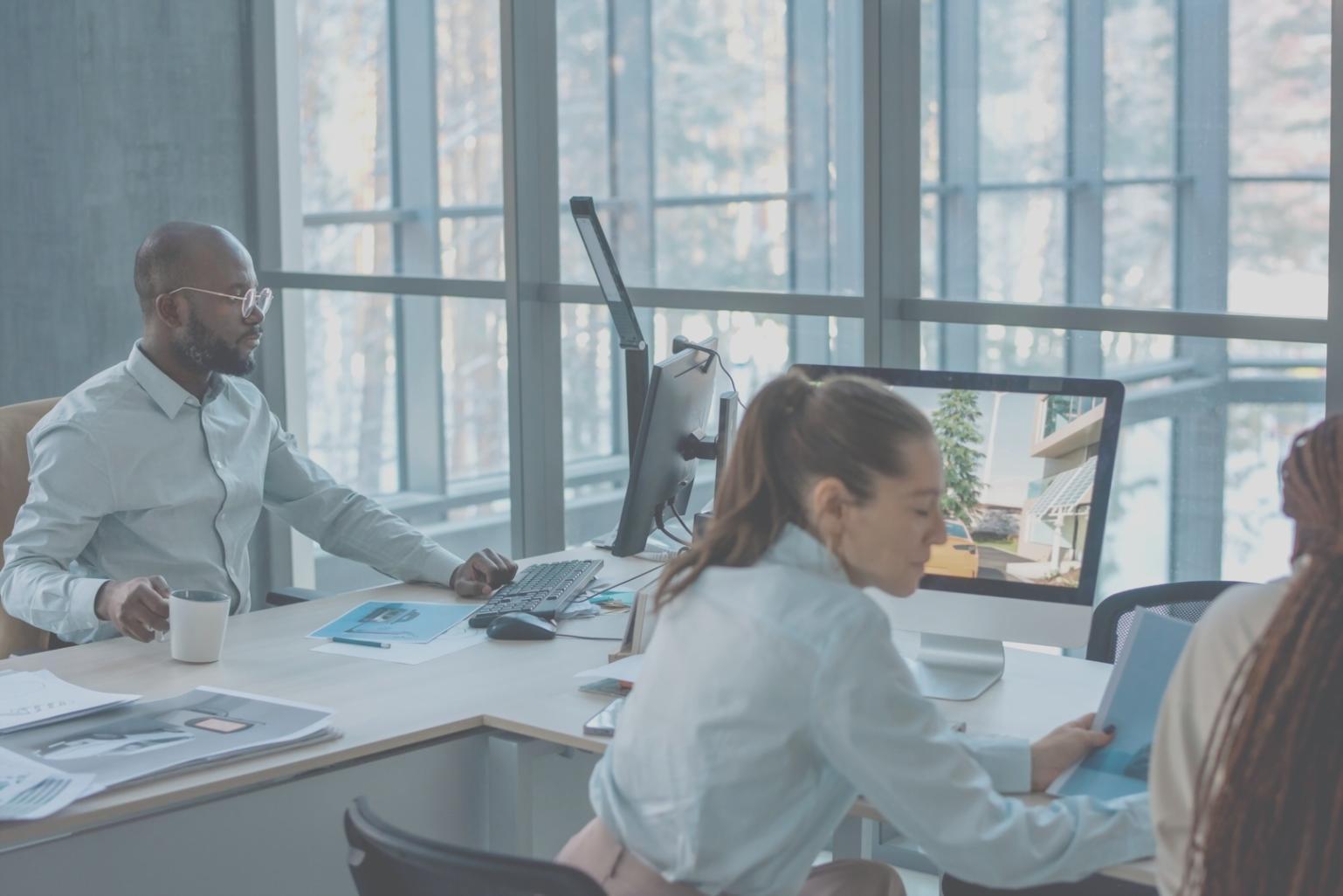 Moderne Arbeitsplätze und Analysewerkzeuge